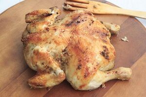 С помощью каких двух ингредиентов курица, приготовленная в духовке станет нежнее