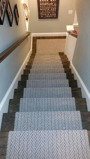 Лестницы с ковровыми дорожками: 15 примеров