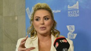Жизнь начинается: Анна Семенович сделала пластику и нарвалась на критику