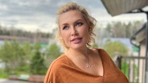 «Чудеса происходят!»: 46-летняя Наталья Рагозина удивила округлившимся животом