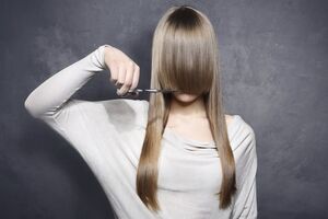 Все сама: 6 советов, которые научат вас стричь волосы дома.