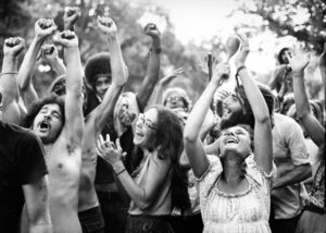 Мир, любовь, свобода: редкие фотографии о жизни коммуны хиппи в 1970-е годы