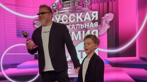 Пока Подольская не видит: Пресняков с сыном зажгли на премии RU.TV