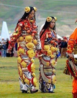 Захватывающие дух костюмы тибетских женщин