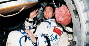 И тут снизу постучали.... Исповедь первого китайского космонавта.