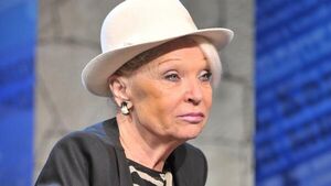 Лекарства и дорогие уколы: появились подробности состояния 82-летней Светличной