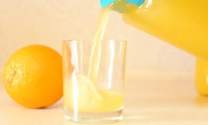 Кухонная магия: делам два литра сока из одного апельсина