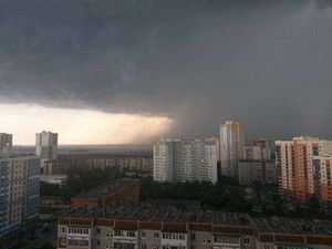 Жители Екатеринбурга сравнили эту грозу с апокалипсисом