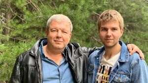 Александр Робак пошел работать к сыну
