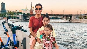 «Пока, Москва, буду скучать»: Бородина с детьми покинула Россию