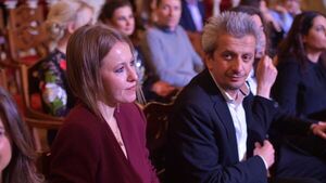 Собчак не оценит: Богомолов отчитался о миллионных заработках за июнь