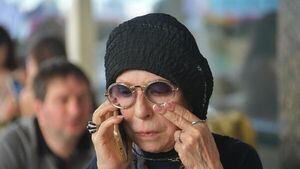 Ждет вердикта врачей: Инна Чурикова попала в больницу