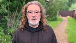 Редкое фото:  Кузьмин похвастался идиллией с женой, которая моложе его на 27 лет