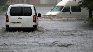 «Стихия ударила по центру»: как Сочи приходит в себя после наводнения