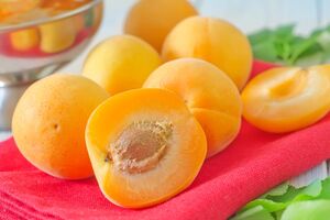Открываю сезон абрикосов, готовлю главный торт нынешнего лета со спелыми фруктами «Солнечная вьюга»