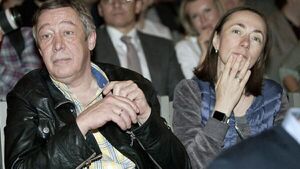 Дочь Ефремова и Кругликовой принимает поздравления
