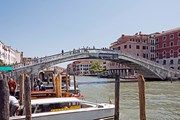 В Венеции турист оштрафован за катание по Гранд-каналу на доске
