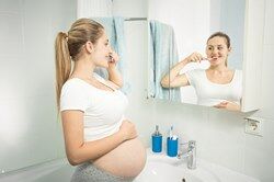 Идеальная зубная паста во время беременности — натуральная паста R.O.C.S. Bionica