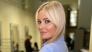 «Немного невинной обнаженки»: Дана Борисова распахнула пиджак перед фанатами