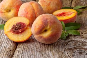 Простые десерты с персиками: 3 лучших рецепта