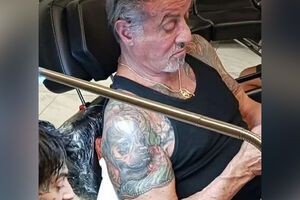 Сильвестр Сталлоне перебил изображение жены на плече татуировкой собаки