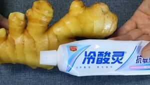 Выдавите немного зубной пасты на имбирь: исключительно эффективное чистящее средство