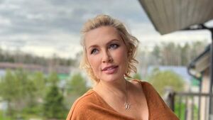 «Родилась в час ночи»: 46-летняя Наталья Рагозина показала первое фото дочери