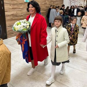 Как похожа на знаменитую бабушку! Бабкину поздравляют с важным событием в семье