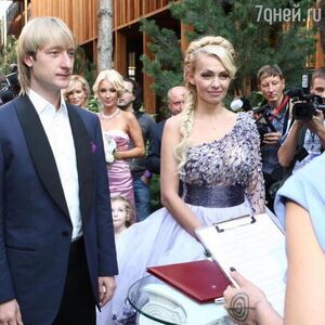 Брак тонкий и хрупкий: Рудковская сделала заявление в годовщину свадьбы с Плющенко