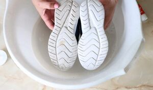 Самый эффективный способ отмыть белую обувь