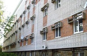 Для чего на окна некоторых советских зданий ставили козырьки из бетона