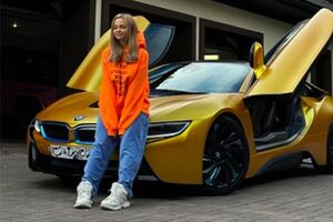 Валя Карнавал похвасталась роскошным BMW за миллионы рублей