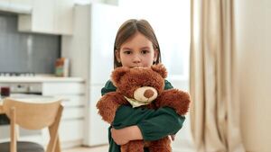 Когда и как можно оставить ребенка дома одного: 6 вопросов психологу