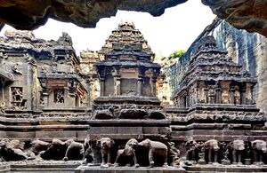 Скальные храмы Эллоры – рукотворное чудо Индии