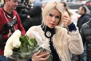 Певица Алена Кравец заявила, что Анна Калашникова шантажировала ее