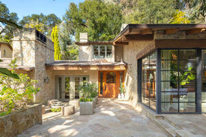 Дженнифер Лопес продает дом в Калифорнии за $42,5 млн
