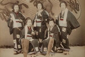 Что должна была сделать жена самурая, если супруг совершал харакири