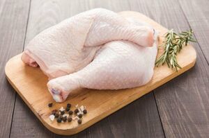 Как получить филе из куриного окорочка: быстрый способ отделить мясо от кости