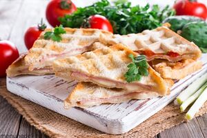 6 аппетитных блюд, которые можно приготовить в вафельнице