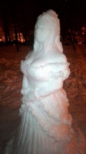 Снежная баба по-воронежски (3 фото)