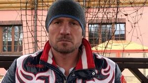 «Отрежут по локоть»: врач рассказал правду про ампутацию у Костомарова