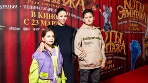 Отец Киркорова с внуками и жена Прилучного с его детьми: звезды на премьере «Котов Эрмитажа»