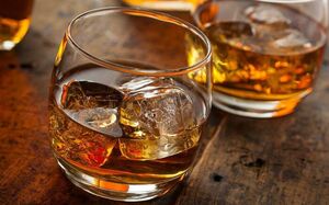 Виски и бурбон: есть ли разница между двумя напитками кроме названия