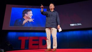 Идеолог TED о том, как слова меняют мир