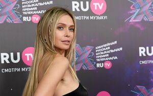 41-летняя певица Вера Брежнева выложила фото без макияжа и ретуши