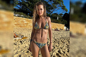 32-летняя Рита Ора снялась в бикини на пляже в Сиднее
