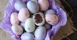 Вкусные пасхальные яйца на основе бисквита: хороши и как декор и как подарок на Пасху