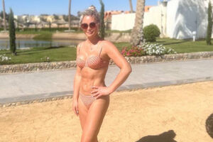 46-летняя Дана Борисова показала фигуру в купальнике