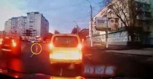 Маленькая девочка в подгузнике выбежала на оживленную дорогу в Твери - «Клуб - Юмора»