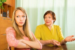 Моей маме 65 лет, она живет сама в двухкомнатной квартире, я подумала, что она согласится помочь своей внучке, но ей это не понравилось